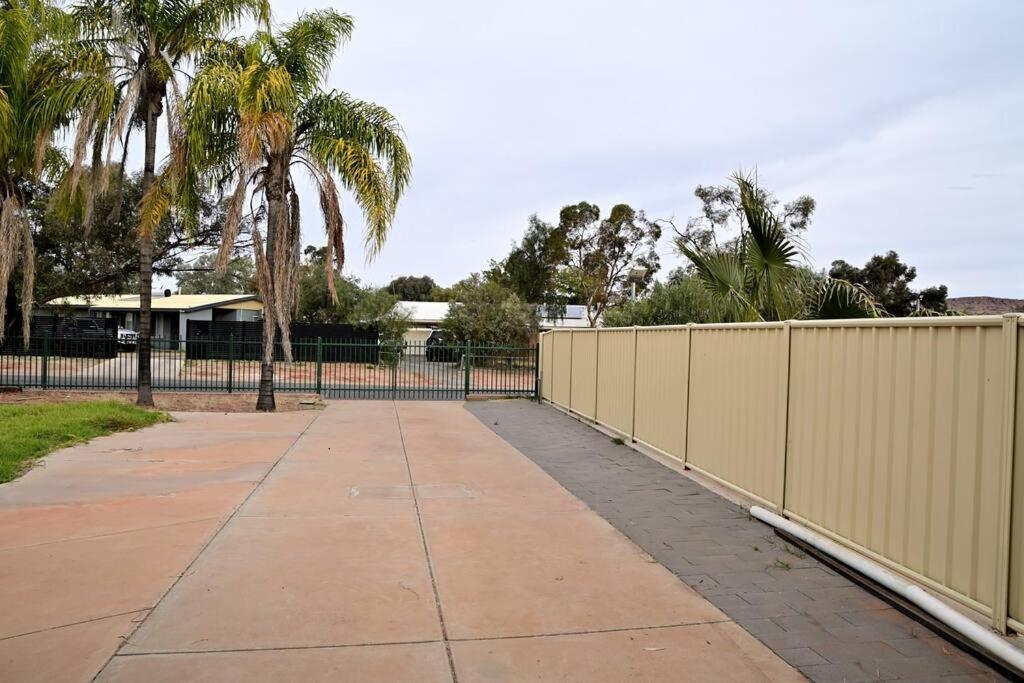 Spacious Studio In Alicesprings Queenbed+Ksairbed Alice Springs Esterno foto