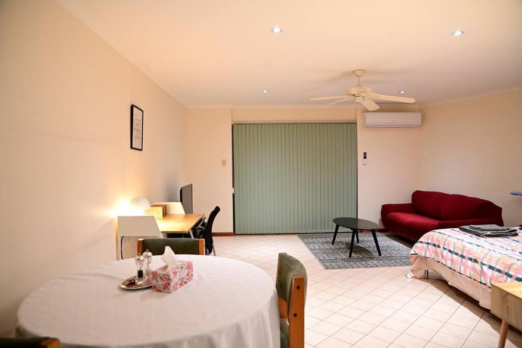 Spacious Studio In Alicesprings Queenbed+Ksairbed Alice Springs Esterno foto
